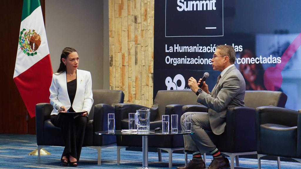Encabeza Centro de Evolución Digital diálogo en el TEC Business Summit 2023